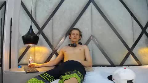 Snapshot of anthonystone_ chatting on 07-13-26, 07:27 Anthonny online show from 07-13-26, 07:27