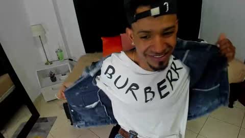 Snapshot of anthoy_wayans chatting on 12-07-24, 01:58 online show from 12-07-24, 01:58