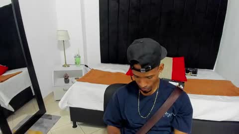 Snapshot of anthoy_wayans chatting on 12-08-24, 10:14 online show from 12-08-24, 10:14