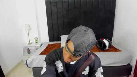 Snapshot of anthoy_wayans chatting on 01-11-25, 06:54 online show from 01-11-25, 06:54