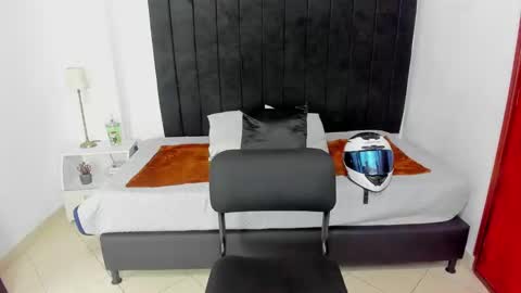 Snapshot of anthoy_wayans chatting on 01-14-25, 12:11 online show from 01-14-25, 12:11