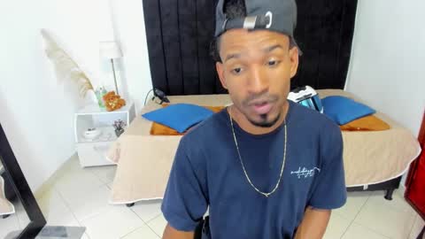 Snapshot of anthoy_wayans chatting on 02-20-25, 12:30 online show from 02-20-25, 12:30