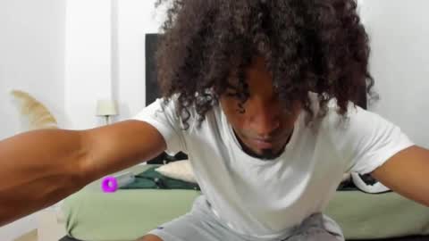 Snapshot of anthoy_wayans chatting on 03-01-25, 12:39 online show from 03-01-25, 12:39