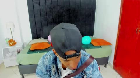 Snapshot of anthoy_wayans chatting on 03-08-25, 12:00 online show from 03-08-25, 12:00