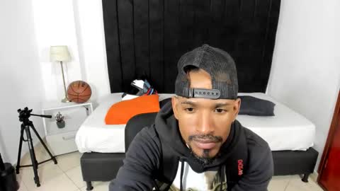 Snapshot of anthoy_wayans chatting on 10-01-25, 01:00 online show from 10-01-25, 01:00