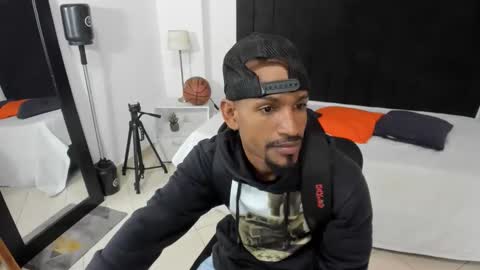 Snapshot of anthoy_wayans chatting on 10-05-25, 11:57 online show from 10-05-25, 11:57