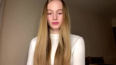 Snapshot of antionettepulgarin chatting on 02-15-26, 03:31 Viktoria online show from 02-15-26, 03:31