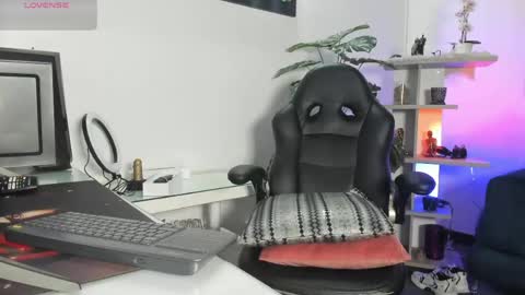 Snapshot of antonelamiss chatting on 05-20-26, 07:20 online show from 05-20-26, 07:20