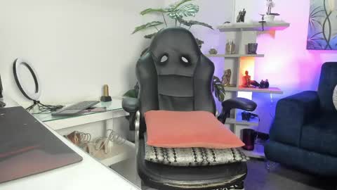 Snapshot of antonelamiss chatting on 05-23-26, 08:35 online show from 05-23-26, 08:35