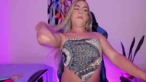 Snapshot of antonella_copper chatting on 02-21-26, 09:27 Antonella online show from 02-21-26, 09:27