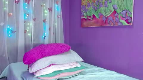 Snapshot of antonella_hotkiss chatting on 06-09-26, 02:23 Antonella online show from 06-09-26, 02:23
