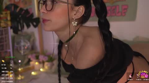Snapshot of antonella_maitt chatting on 01-18-25, 03:53 Nell. online show from 01-18-25, 03:53