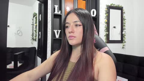 Snapshot of antonella_naughty1 chatting on 12-03-24, 07:22 antonella online show from 12-03-24, 07:22