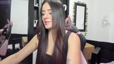 Snapshot of antonella_naughty1 chatting on 12-20-24, 09:39 antonella online show from 12-20-24, 09:39