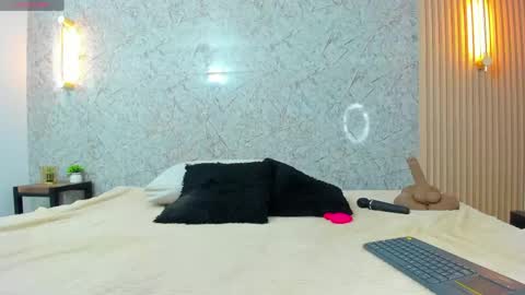 Snapshot of antonella_west chatting on 04-22-26, 08:43 Anto online show from 04-22-26, 08:43