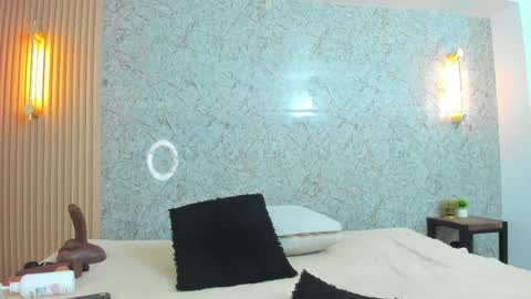 Snapshot of antonella_west chatting on 05-21-26, 12:50 Anto online show from 05-21-26, 12:50