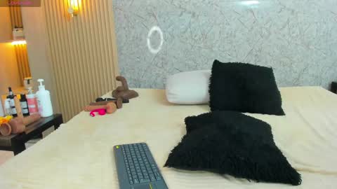 Snapshot of antonella_west chatting on 05-26-26, 09:44 Anto online show from 05-26-26, 09:44