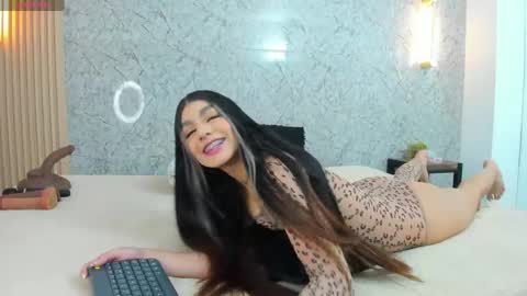 Snapshot of antonella_west chatting on 05-27-26, 09:01 Anto online show from 05-27-26, 09:01