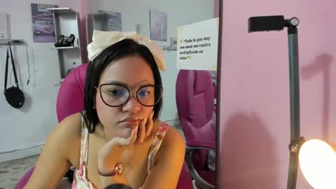 Snapshot of antonellakling_ chatting on 01-18-26, 12:31 ANTONELLA online show from 01-18-26, 12:31