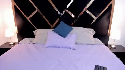 My name is Andrea  thumb up me please its important online show from 03-11-25, 04:40