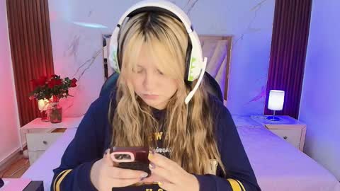 My name is Andrea  thumb up me please its important online show from 01-17-26, 09:18