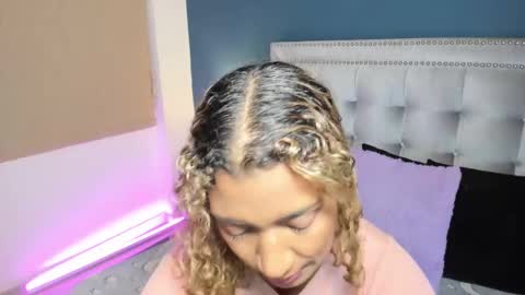 Snapshot of antonellaparker chatting on 02-25-25, 03:49 Sarah online show from 02-25-25, 03:49