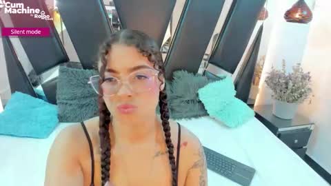 A N T O N E L L E  online show from 09-21-25, 11:34