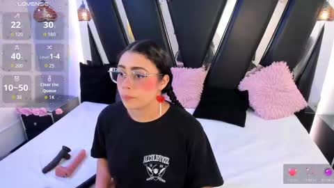 A N T O N E L L E  online show from 02-06-26, 11:46