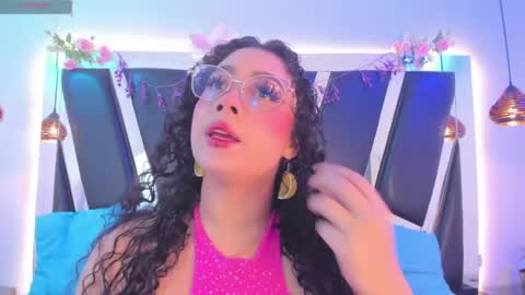 Snapshot of antonellepiercee chatting on 06-26-26, 11:25 A N T O N E L L E online show from 06-26-26, 11:25