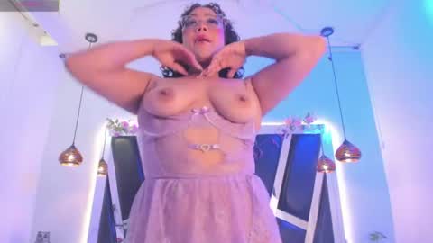 Snapshot of antonellepiercee chatting on 06-27-26, 12:22 A N T O N E L L E online show from 06-27-26, 12:22