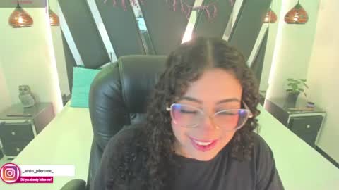 Snapshot of antonellepiercee chatting on 07-11-26, 11:35 A N T O N E L L E online show from 07-11-26, 11:35