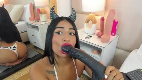 Antonia online show from 04-23-26, 12:26