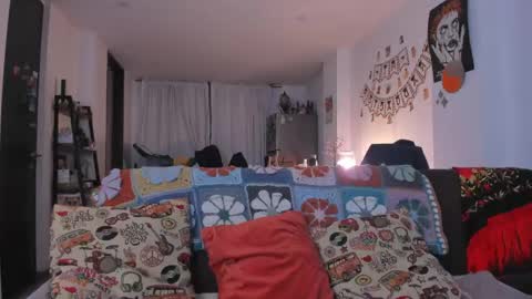 Snapshot of antoniart_ chatting on 05-06-26, 04:08 Antonia online show from 05-06-26, 04:08