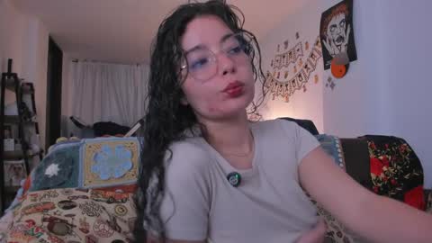 Snapshot of antoniart_ chatting on 05-07-26, 03:23 Antonia online show from 05-07-26, 03:23