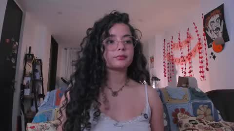 Snapshot of antoniart_ chatting on 06-25-26, 05:12 Antonia online show from 06-25-26, 05:12