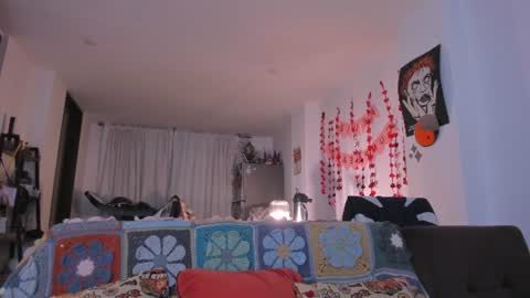 Snapshot of antoniart_ chatting on 06-30-26, 04:24 Antonia online show from 06-30-26, 04:24