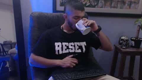 Snapshot of antoniocuervo chatting on 12-27-24, 10:34 Hadez online show from 12-27-24, 10:34