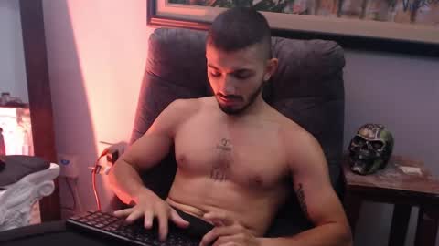 Snapshot of antoniocuervo chatting on 12-31-24, 11:42 Hadez online show from 12-31-24, 11:42