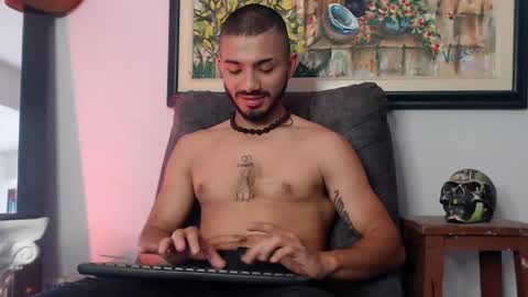 Snapshot of antoniocuervo chatting on 01-10-25, 07:32 Hadez online show from 01-10-25, 07:32