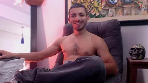 Snapshot of antoniocuervo chatting on 01-25-25, 04:35 Hadez online show from 01-25-25, 04:35