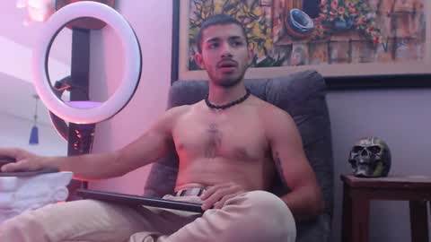Snapshot of antoniocuervo chatting on 01-28-25, 09:08 Hadez online show from 01-28-25, 09:08