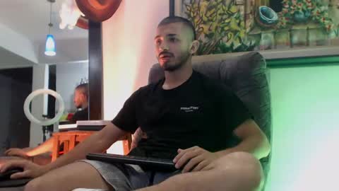 Snapshot of antoniocuervo chatting on 02-04-25, 11:27 Hadez online show from 02-04-25, 11:27