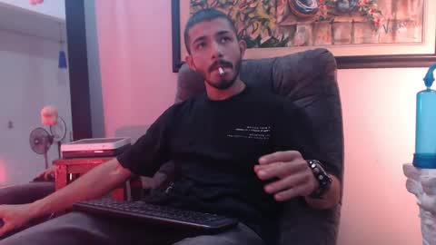 Snapshot of antoniocuervo chatting on 02-15-25, 09:27 Hadez online show from 02-15-25, 09:27