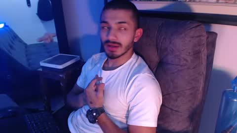 Snapshot of antoniocuervo chatting on 02-16-25, 11:48 Hadez online show from 02-16-25, 11:48