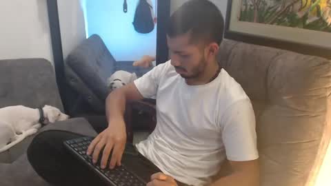 Snapshot of antoniocuervo chatting on 02-17-25, 10:29 Hadez online show from 02-17-25, 10:29