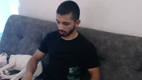 Snapshot of antoniocuervo chatting on 02-18-25, 02:06 Hadez online show from 02-18-25, 02:06