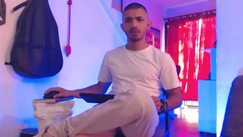 Snapshot of antoniocuervo chatting on 03-08-25, 12:20 Hadez online show from 03-08-25, 12:20