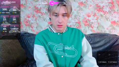 Snapshot of antonylewis chatting on 01-06-25, 08:07 YummyTony online show from 01-06-25, 08:07