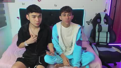 Snapshot of antonythiago_couple chatting on 11-18-25, 04:28 Antony y thiago online show from 11-18-25, 04:28