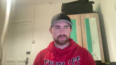 Snapshot of antzfitness chatting on 10-28-25, 04:16 antzfitness online show from 10-28-25, 04:16